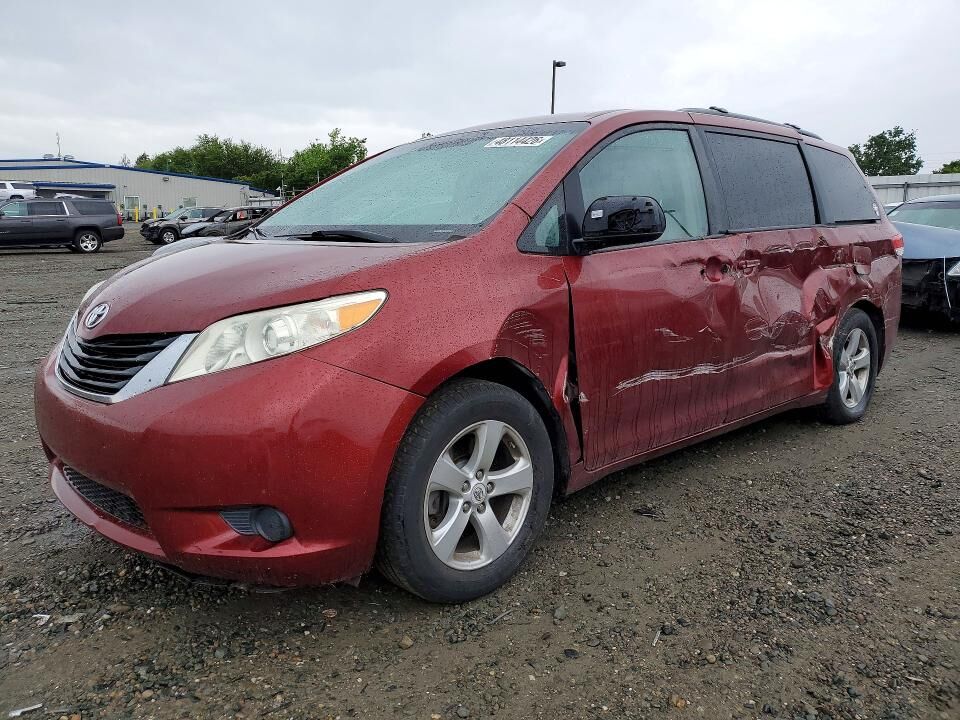 2011 TOYOTA Sienna