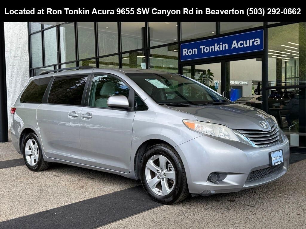 2017 TOYOTA Sienna