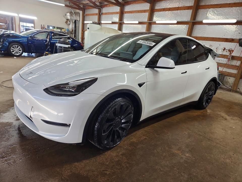 2022 TESLA Model Y