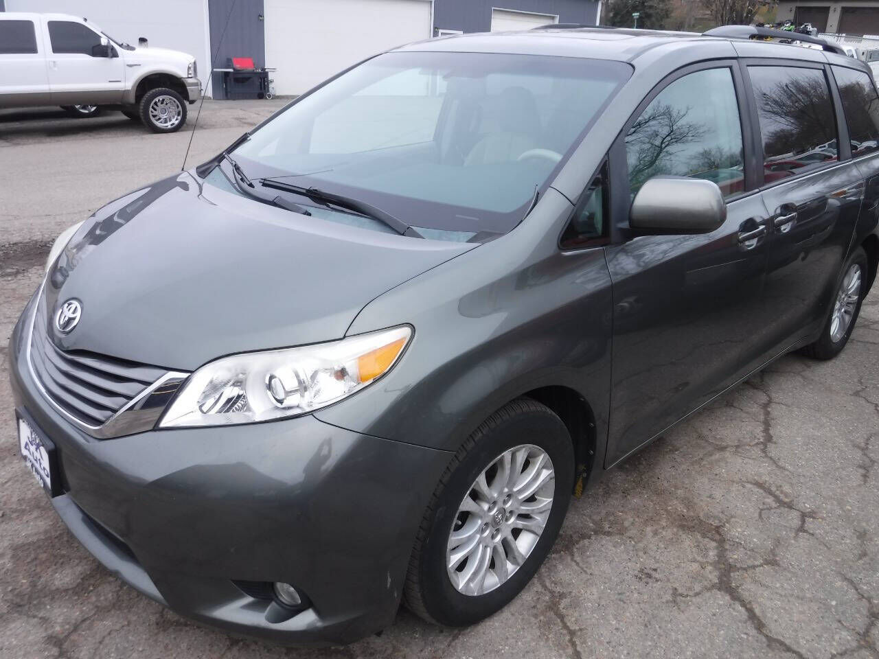 2013 TOYOTA Sienna