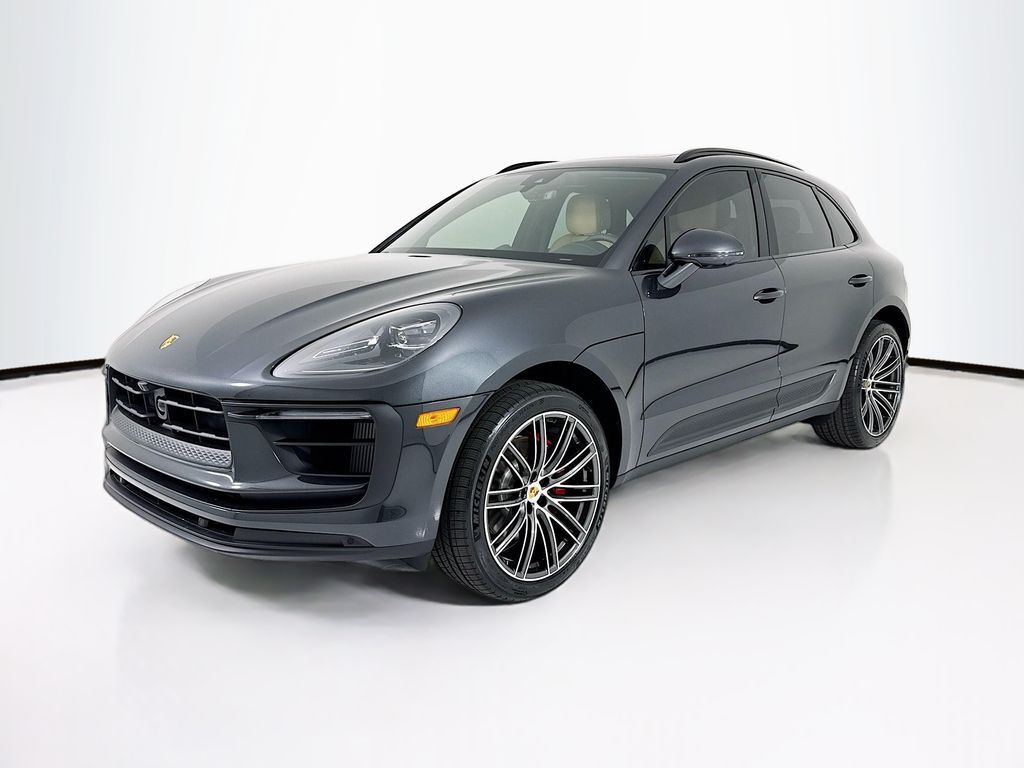 2026 PORSCHE Macan