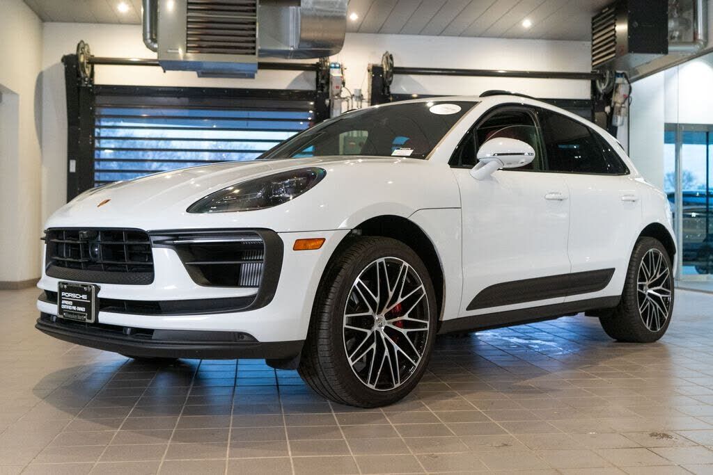 2025 PORSCHE Macan