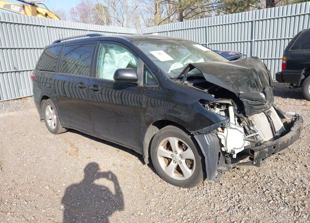 2016 TOYOTA Sienna