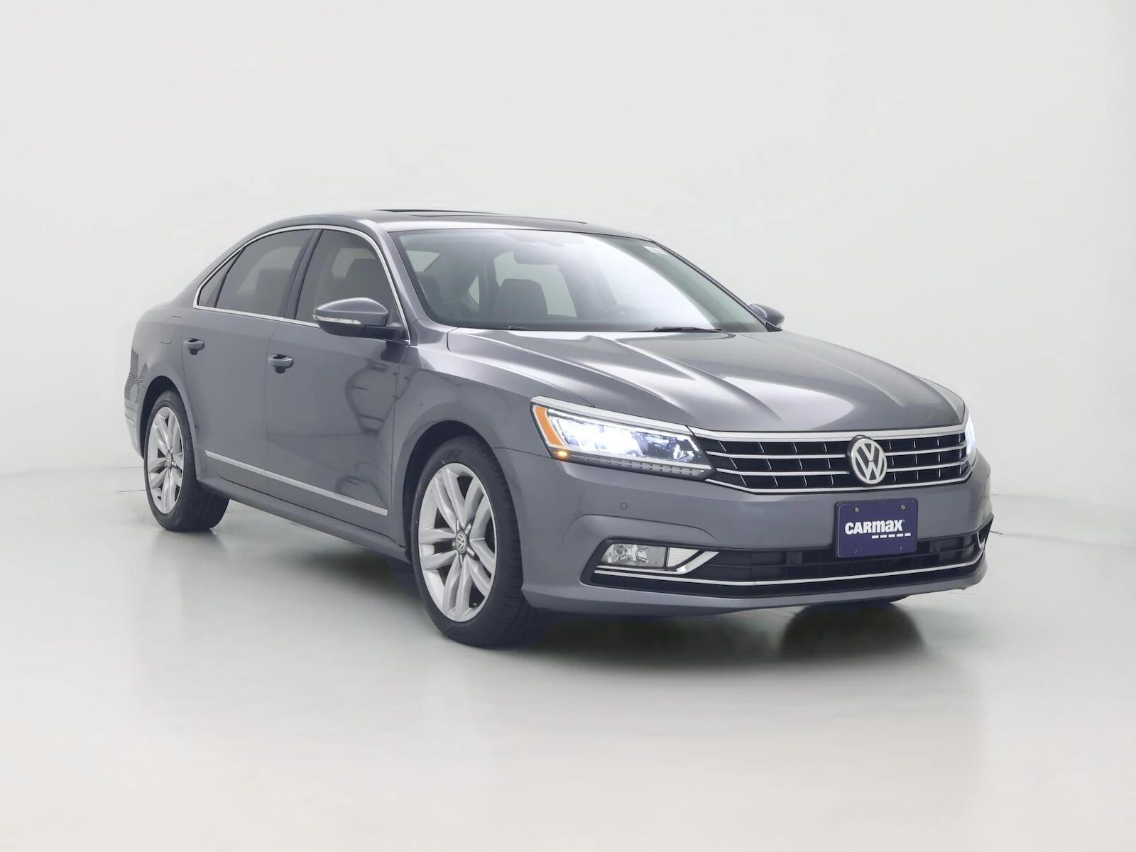 2017 VOLKSWAGEN Passat