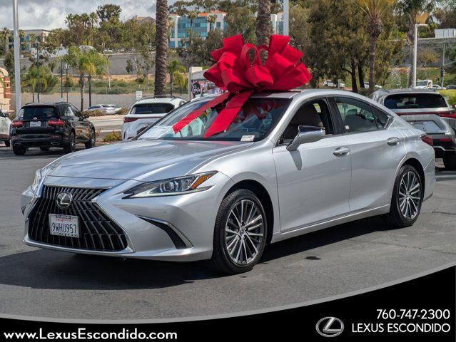 2025 LEXUS ES
