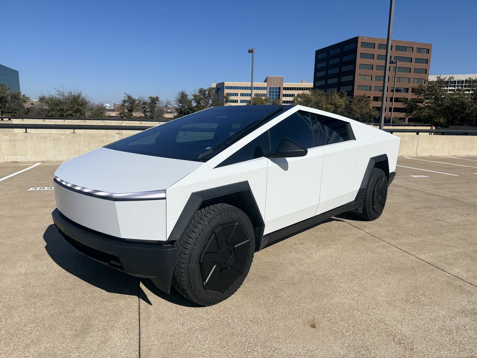 2024 TESLA Cybertruck