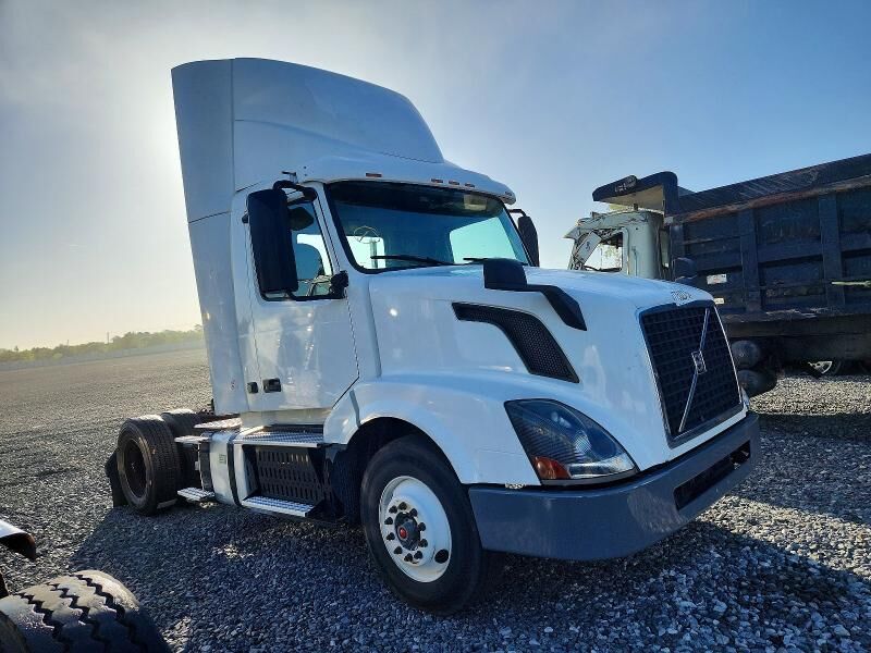 2017 VOLVO TRUCK VNL