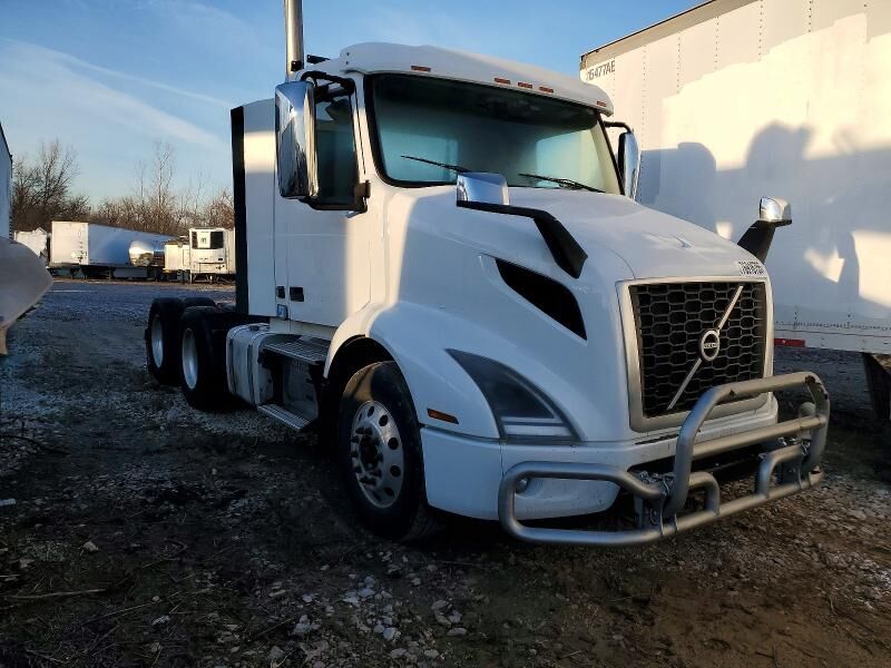 2020 VOLVO TRUCK VNR