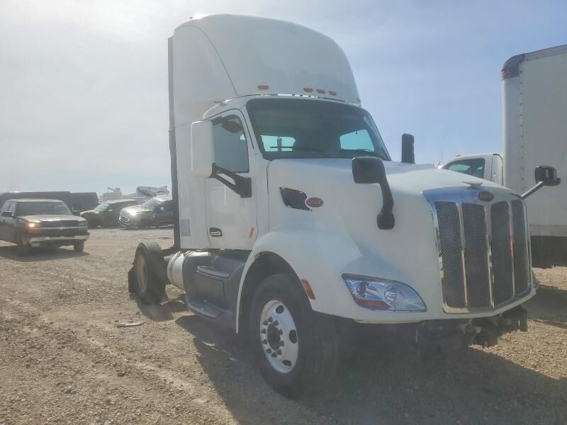 2017 PETERBILT 579