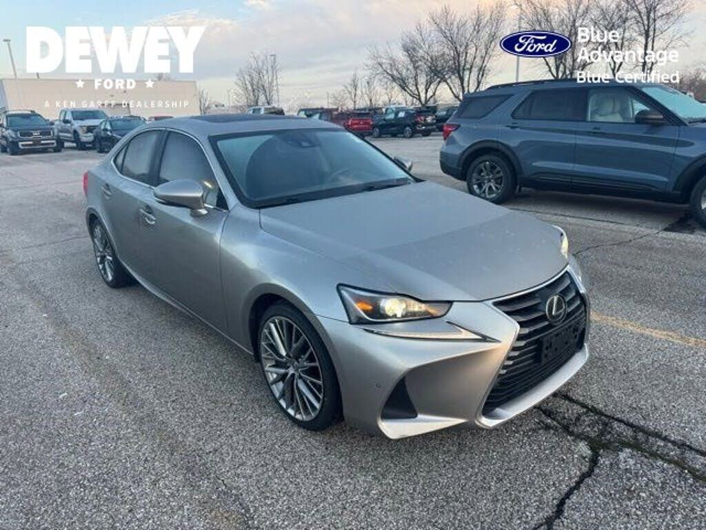 2019 LEXUS IS