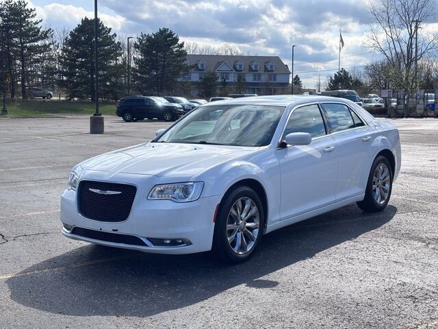 2019 CHRYSLER 300