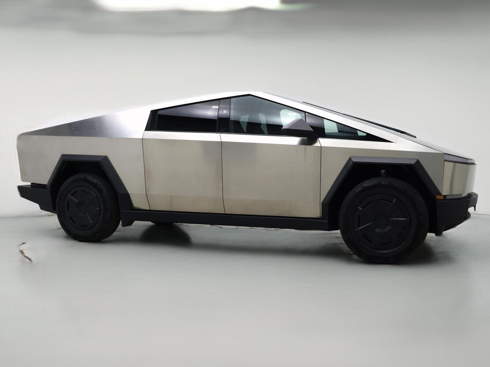 2024 TESLA Cybertruck