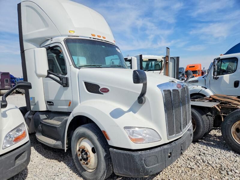 2017 PETERBILT 579