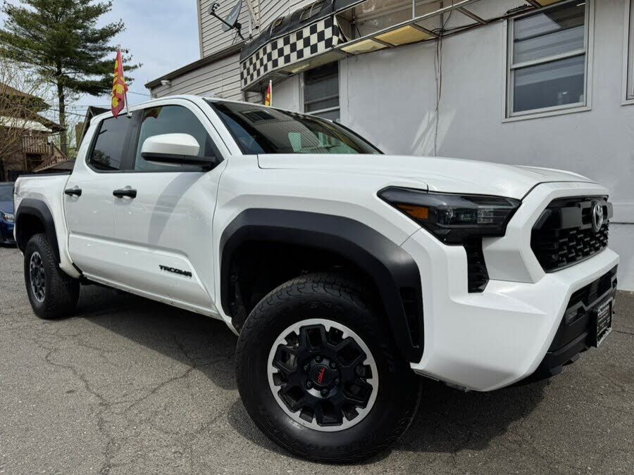 2024 TOYOTA Tacoma