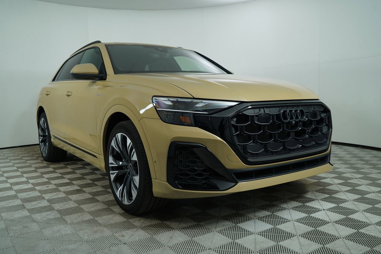 2025 Audi Q8