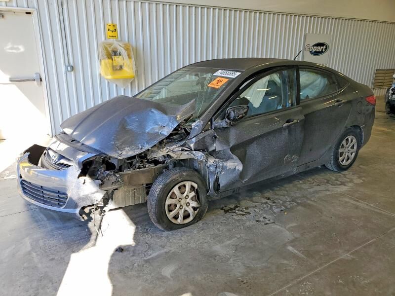 2013 HYUNDAI Accent