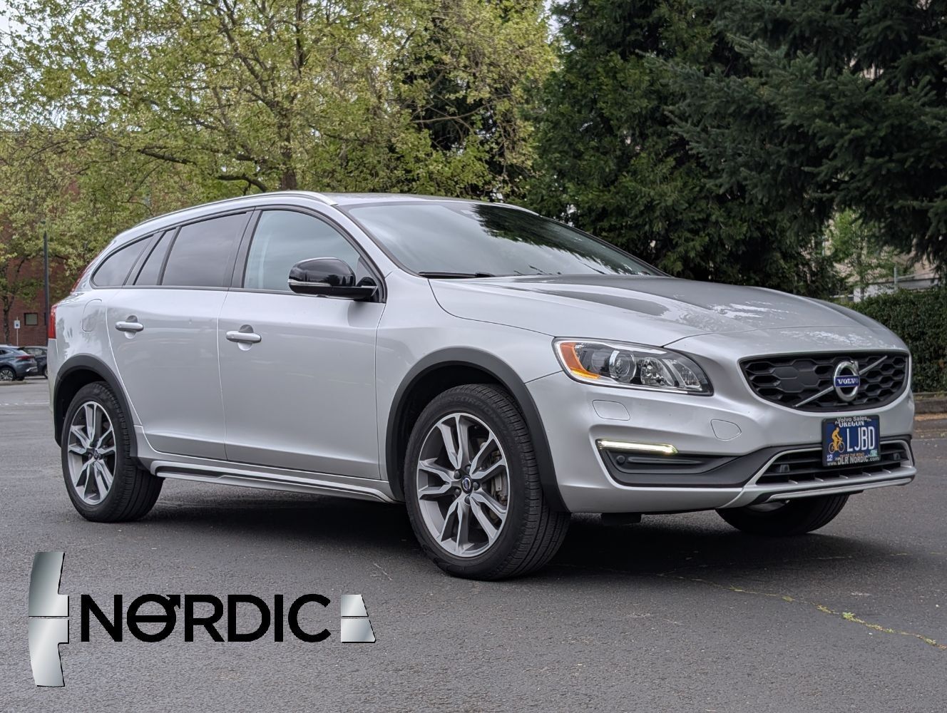 2018 VOLVO V60