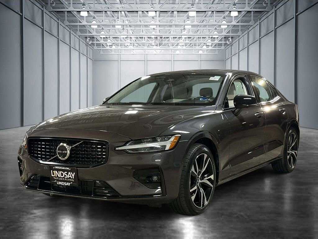 2024 VOLVO S60