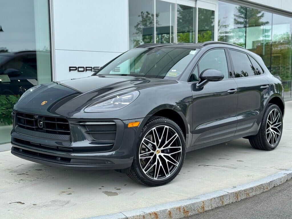 2025 PORSCHE Macan