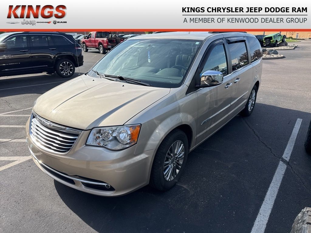 2013 CHRYSLER Town and Country