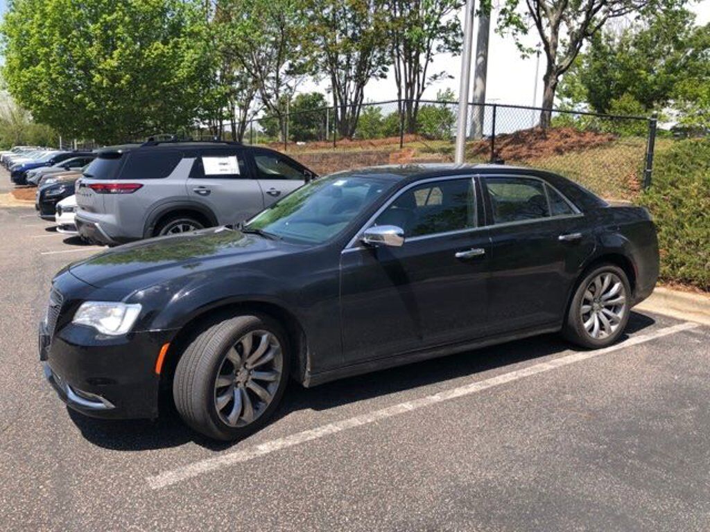 2019 CHRYSLER 300