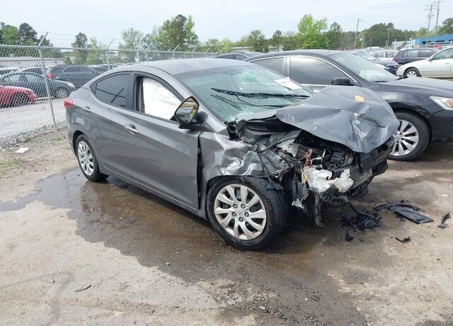 2013 HYUNDAI Elantra