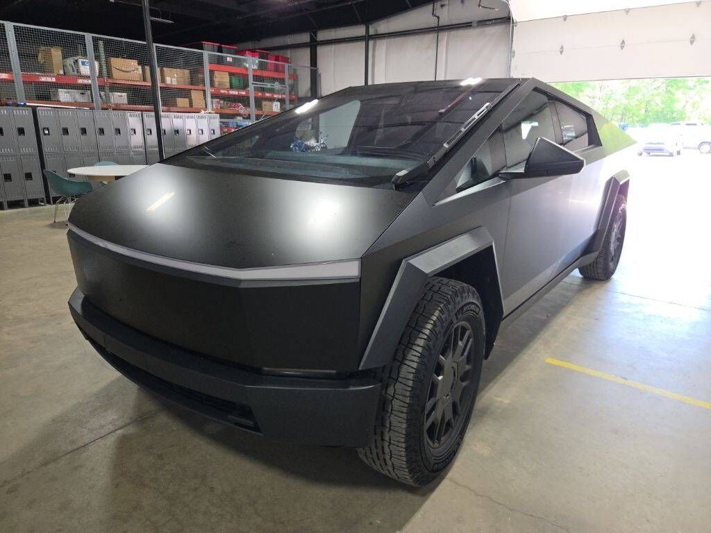 2024 TESLA Cybertruck