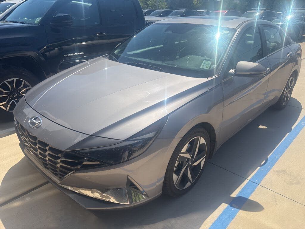 2022 HYUNDAI Elantra