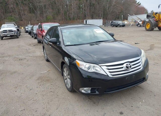 2011 TOYOTA Avalon