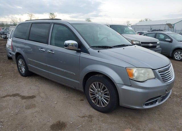 2014 CHRYSLER Town and Country