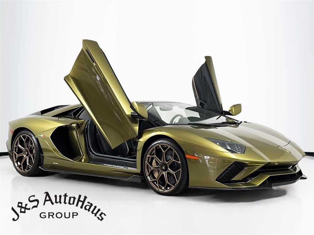 2022 LAMBORGHINI Aventador