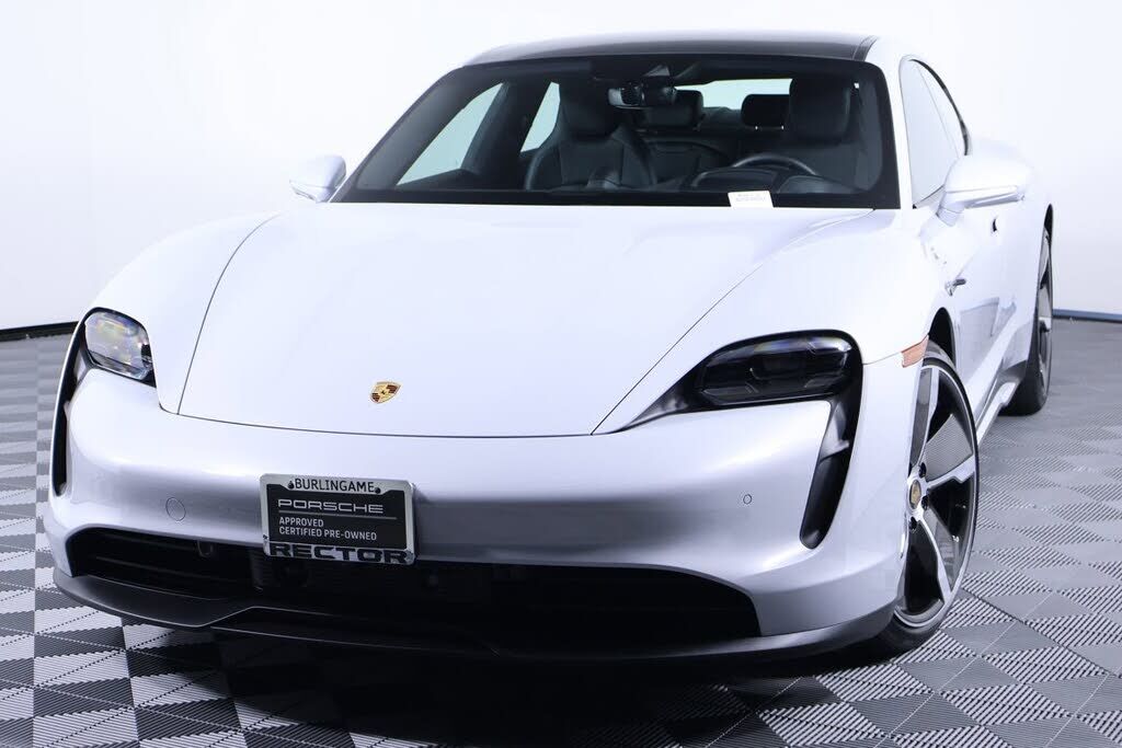 2024 PORSCHE Taycan