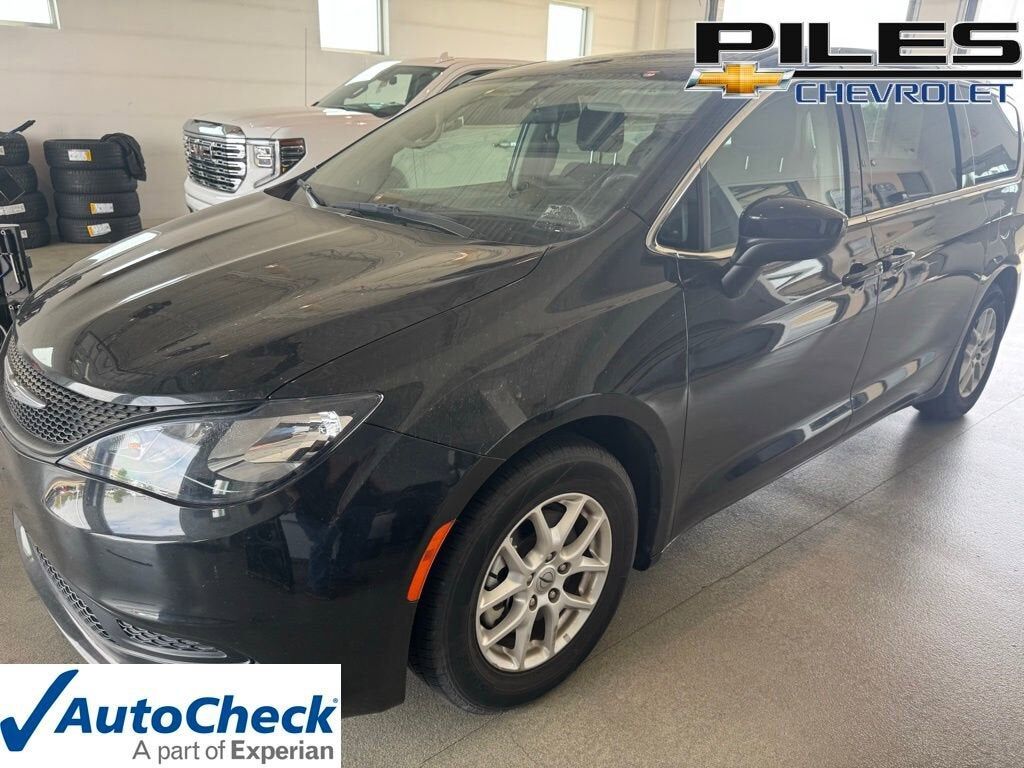 2022 CHRYSLER Voyager