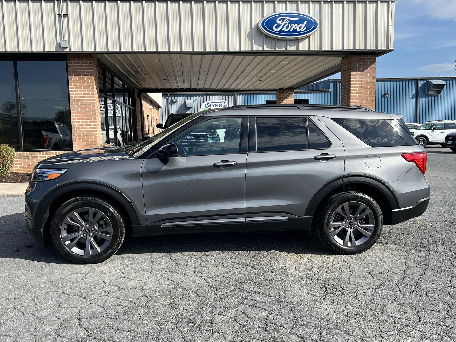 2023 FORD Explorer