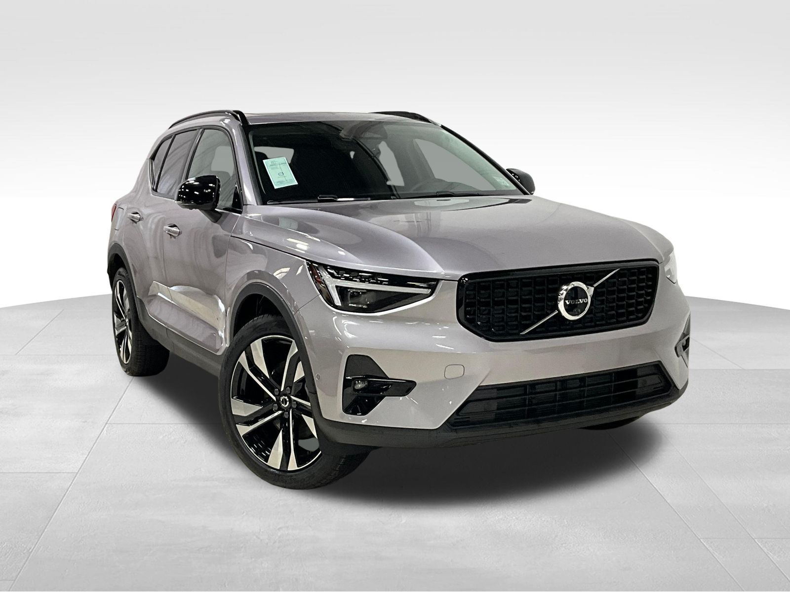 2026 VOLVO XC40