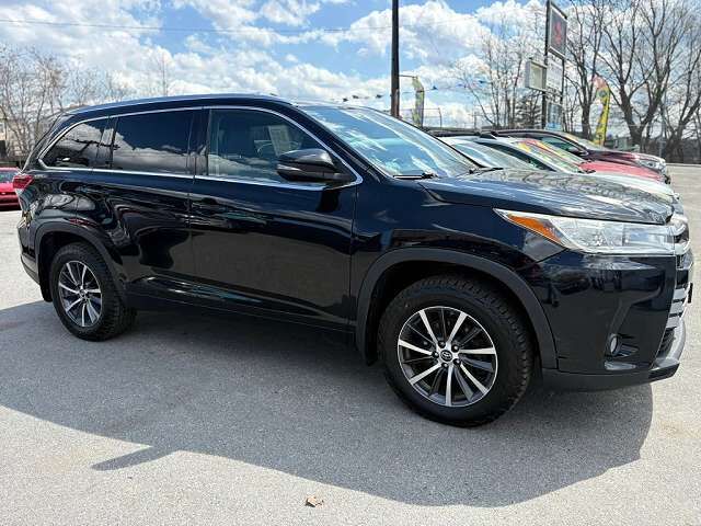 2017 TOYOTA Highlander