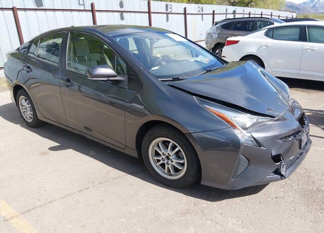 2016 TOYOTA PRIUS