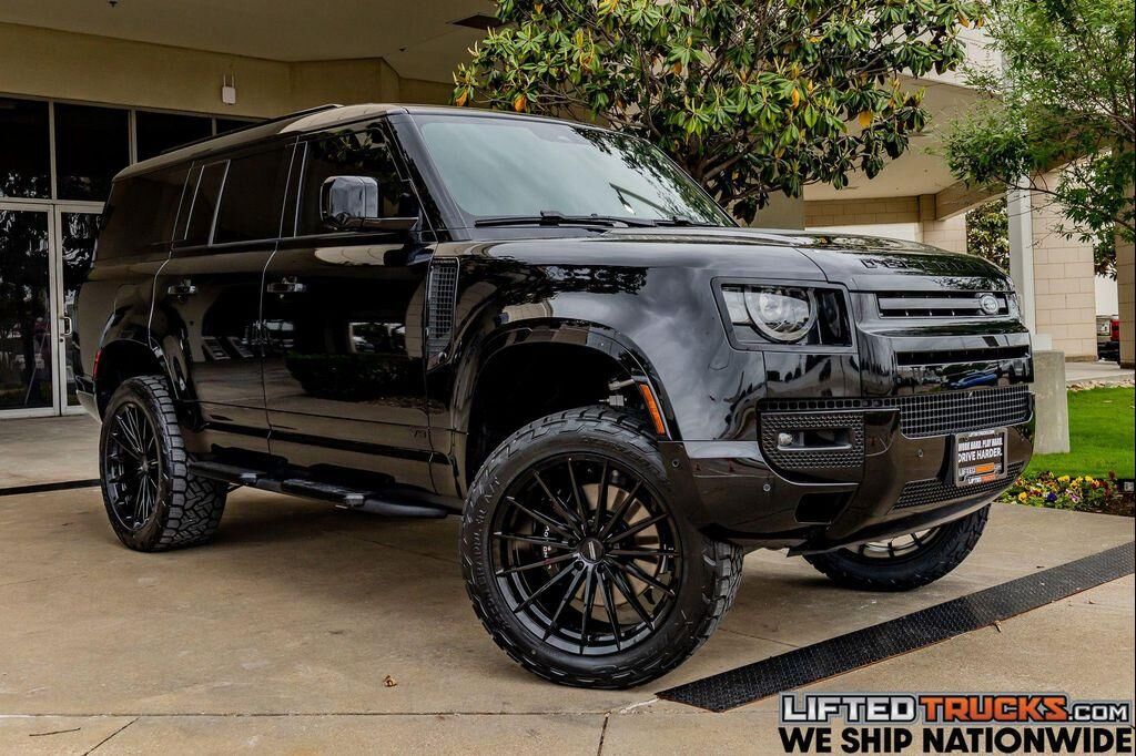 2025 LAND ROVER Defender