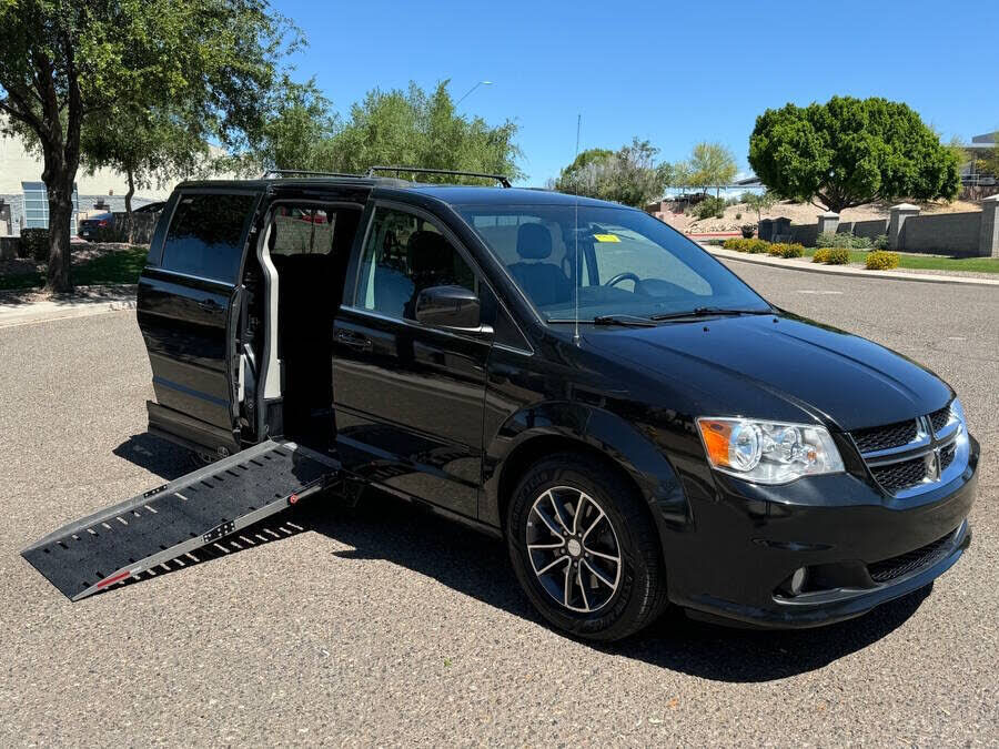 2017 DODGE Grand Caravan
