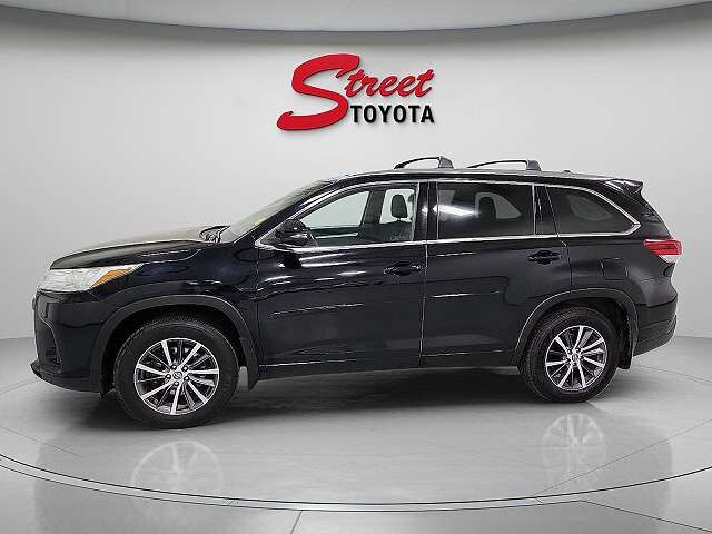 2017 TOYOTA Highlander