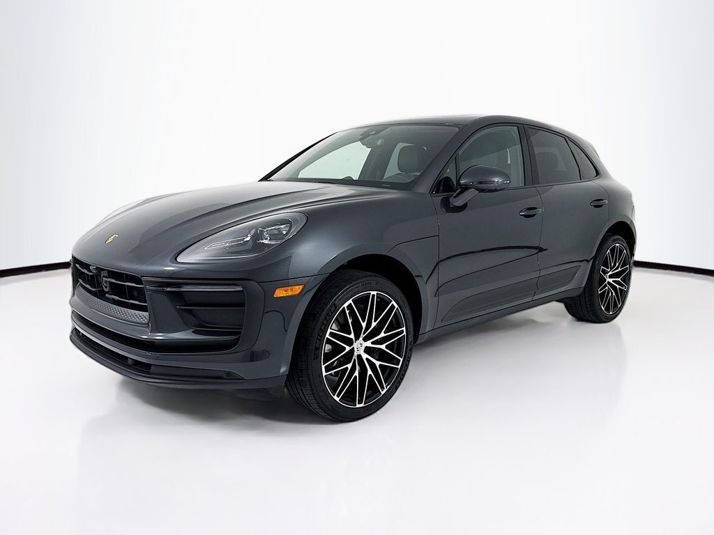 2025 PORSCHE Macan