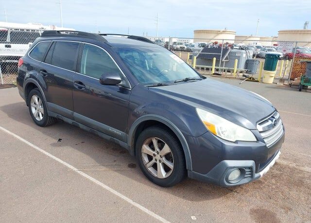 2013 SUBARU Outback