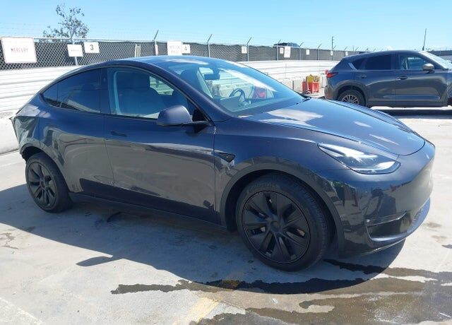 2025 TESLA Model Y