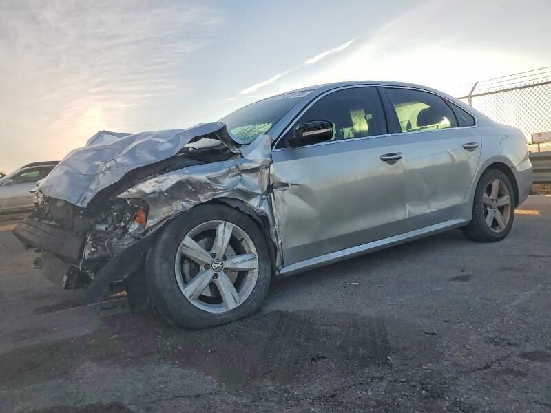 2013 VOLKSWAGEN Passat