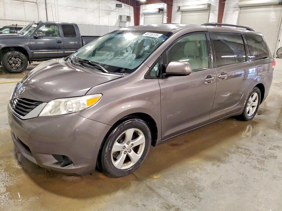 2012 TOYOTA Sienna