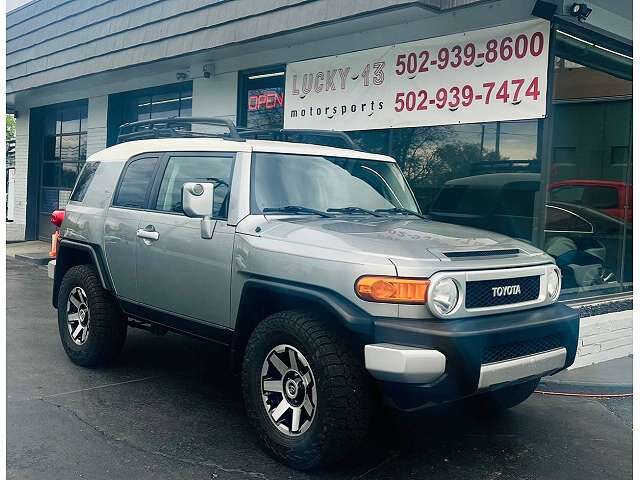 2011 TOYOTA FJ Cruiser