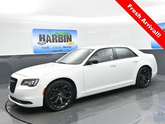 2019 CHRYSLER 300