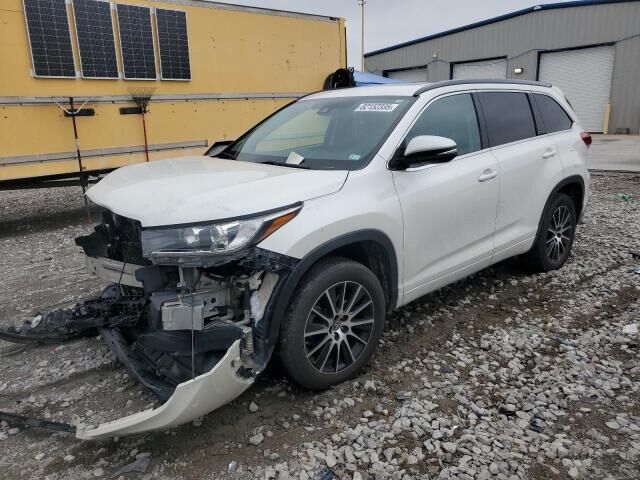 2017 TOYOTA Highlander