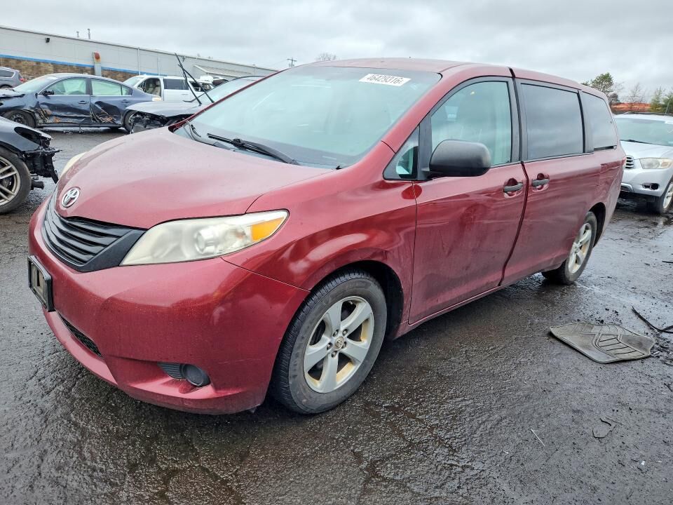2011 TOYOTA Sienna
