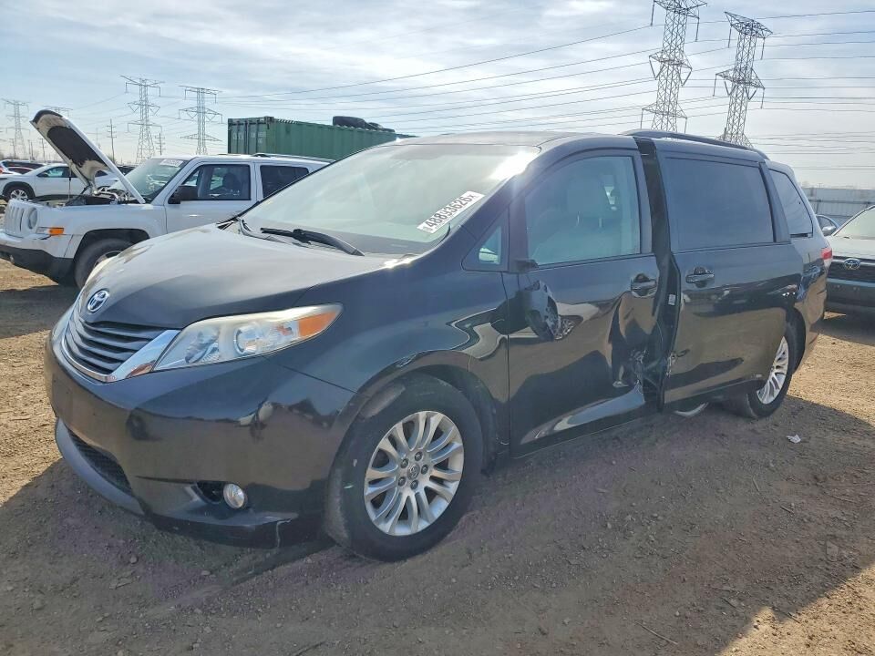 2012 TOYOTA Sienna